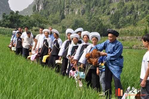 中华56个民族之布依族简介